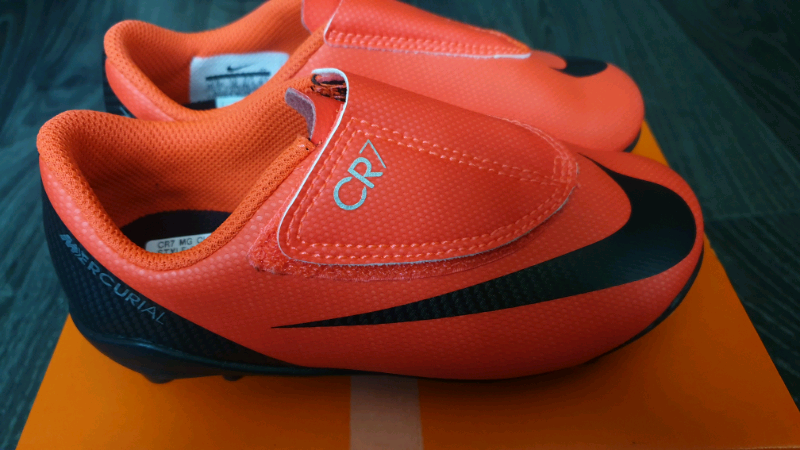 kids size 10 football boots